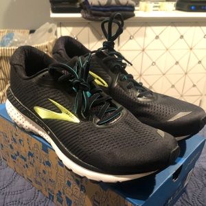 Brooks Adrenaline GTS 20 running shoes.